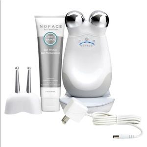 EUC NuFACE Trinity Device with Facial Trainer & ELE Attachments (lips/eyes)